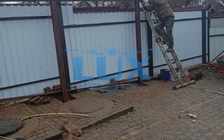 установка опор из профиля 100 х 100 х 3 миллиметра